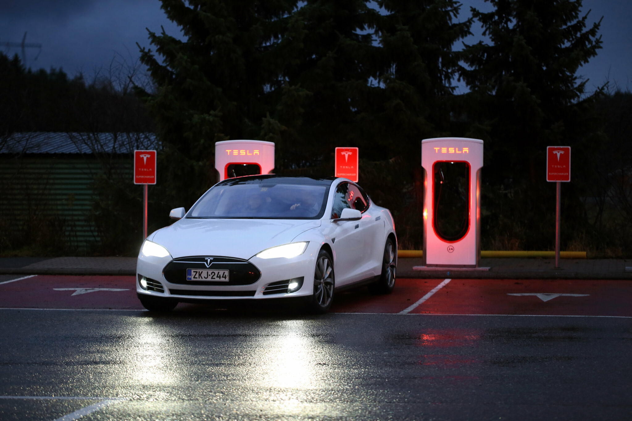 Tesla Model S Arrives at Supercharger Station at Night